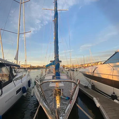 Bateau A Quai Saint-Gilles-Croix-de-Vie